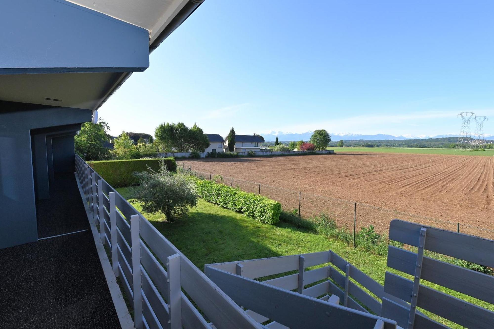 Kyriad Tarbes Odos Exteriér fotografie