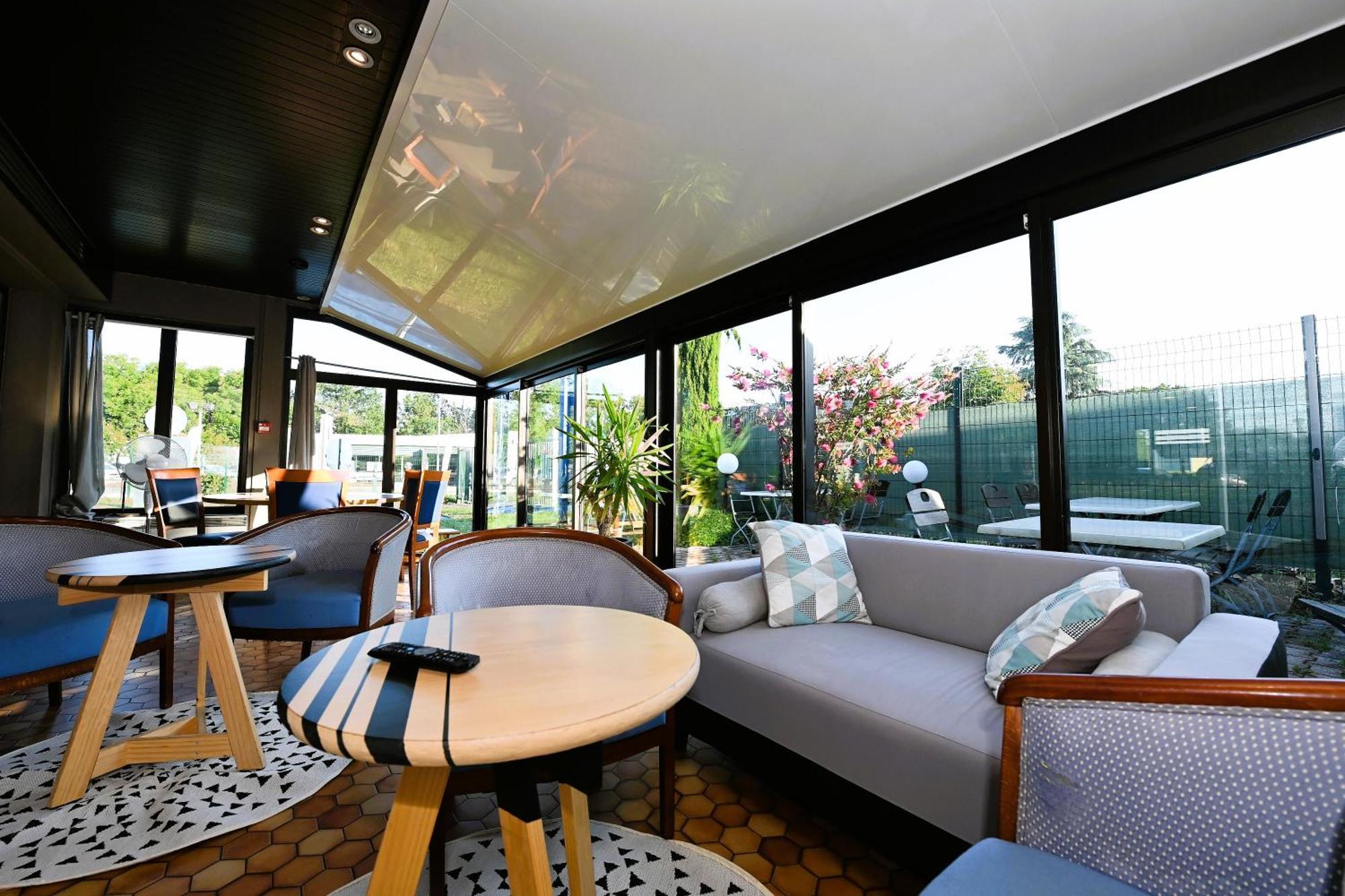 Kyriad Tarbes Odos Exteriér fotografie